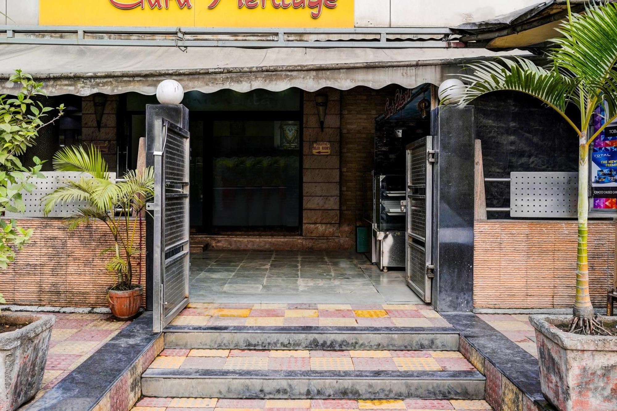 Collection O Guru Heritage Kalamboli نافي مومباي المظهر الخارجي الصورة